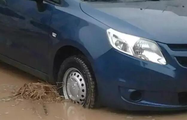 Шины скользят в яму, минутку, чтобы решить!